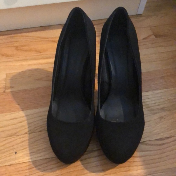 Heels - Picture 2 of 3